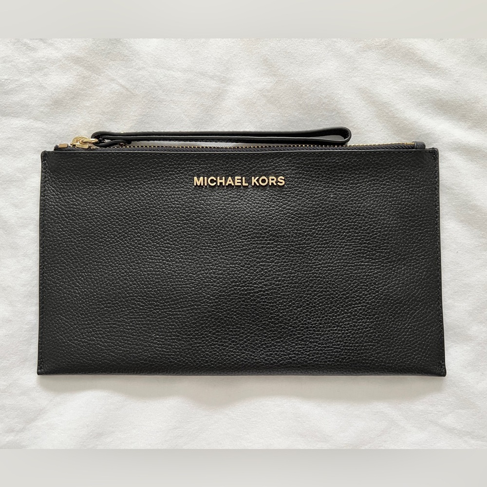 NWOT Michael Kors Large Jet Set Pebbled Leather Pouch/Wristlet in Black and Gold